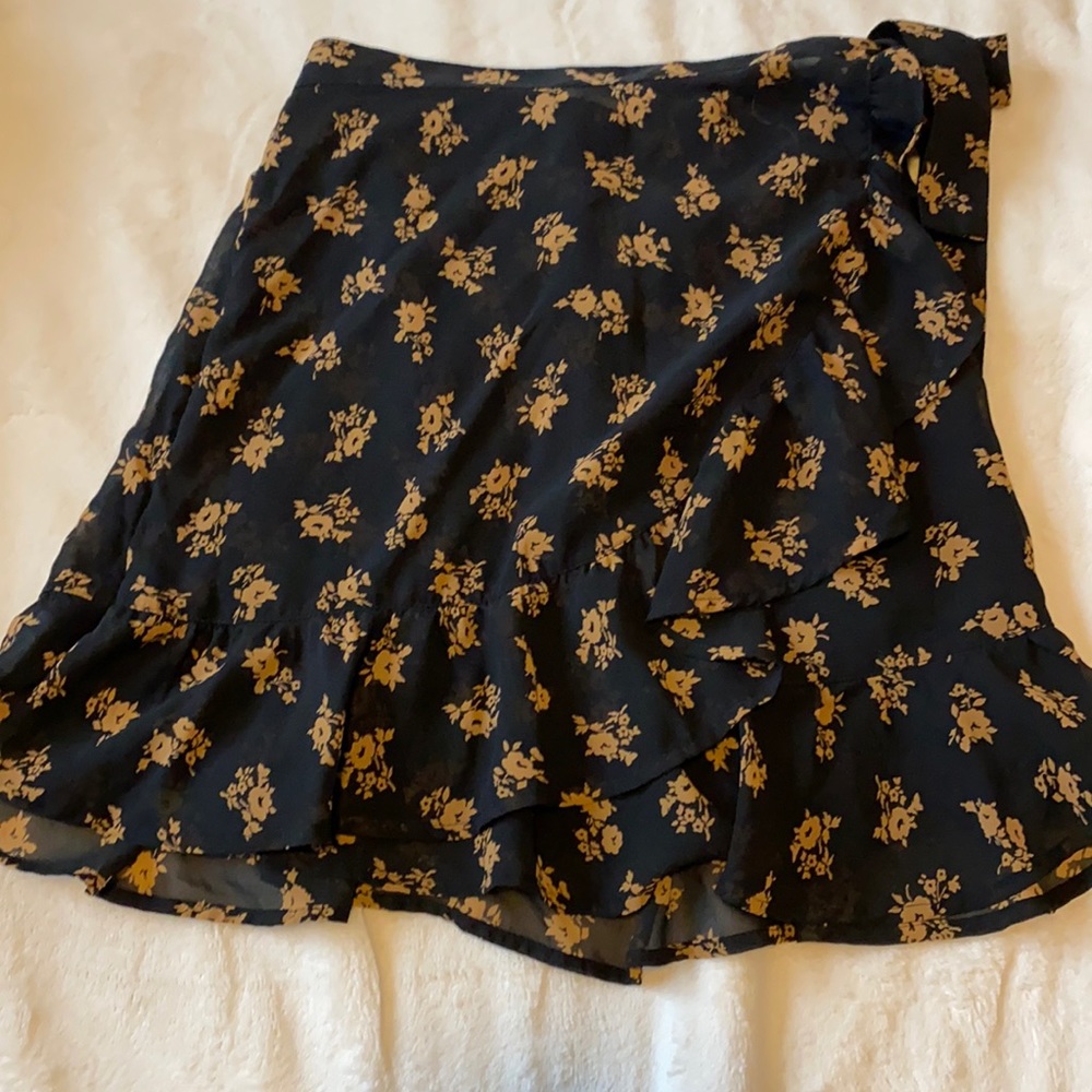 Black and brown floral skirt. Ultra high rise
